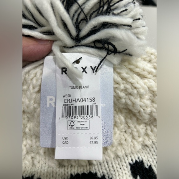 Roxy Women\'s Tonic Beanie Hat Egret White Pom Fleece Lined Band NWT